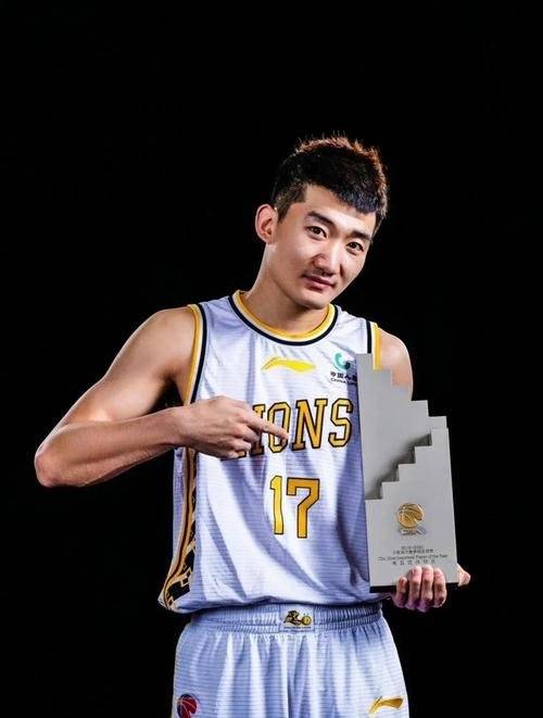 爵士轻取山西队,孙铭徽状态火热 爵士轻取山西队,孙铭徽状态火热